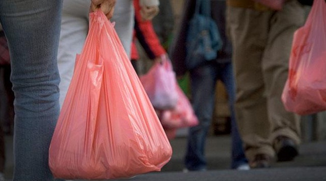 Plastik Kini Berbayar Minimal Rp200