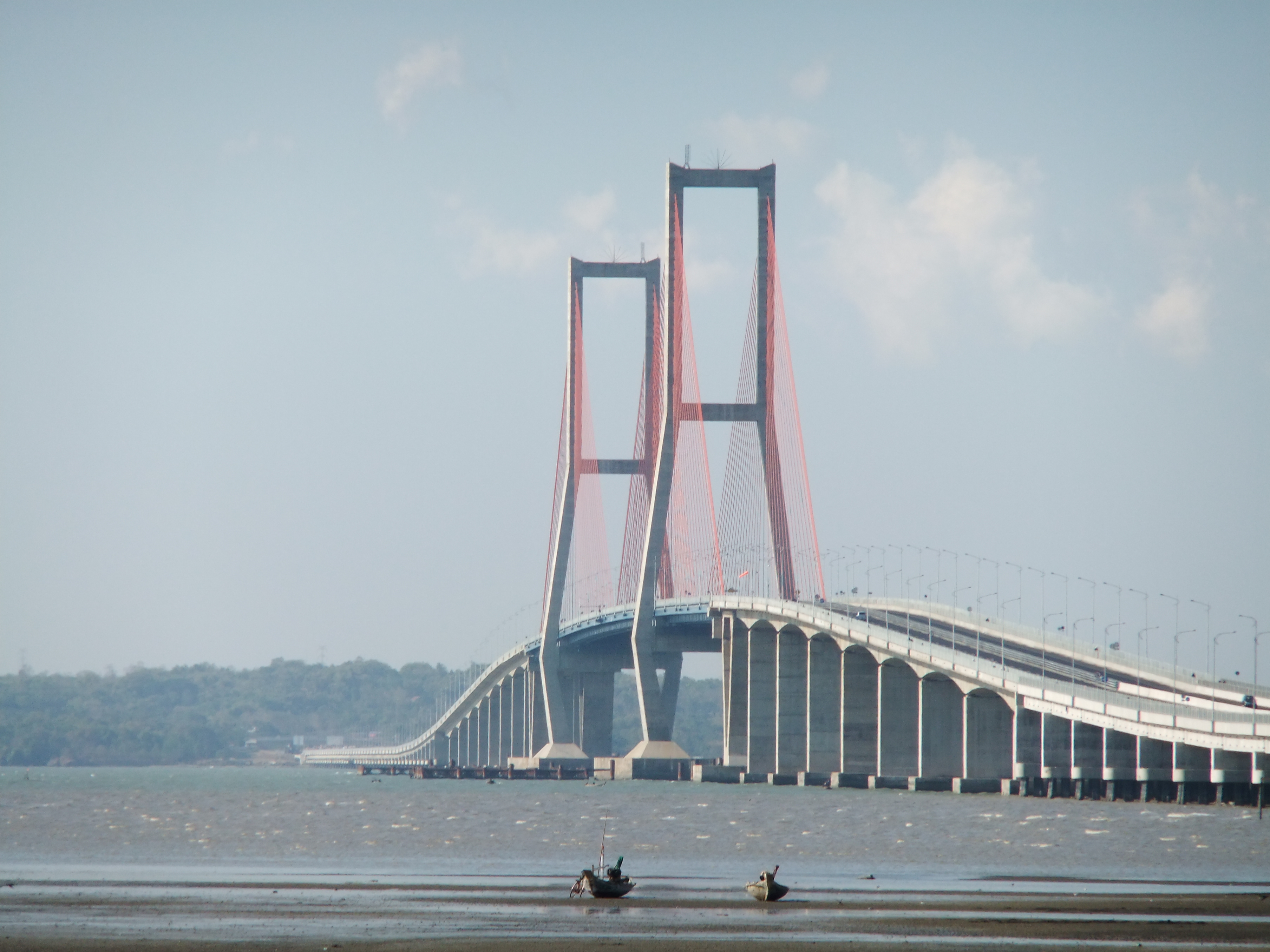 Tarif Jembatan Suramadu Turun Akan Tingkatkan Perekonomian Masyarakat Madura