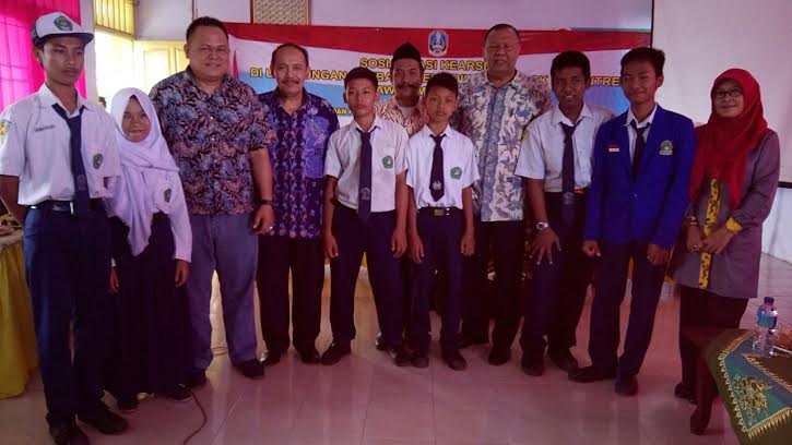 Cari bibit Unggul Berprestasi, Ketua Komisi E DPRD Jatim Gelontorkan Bea Siswa