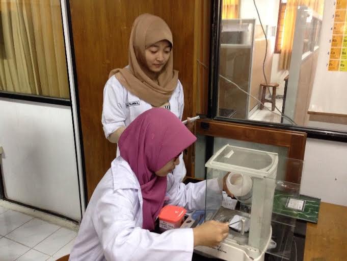 Mahasiswa UNAIR Temukan &ldquo;Selaput Penutup&rdquo; untuk Atasi Kelainan Dinding Perut yang Terbuka