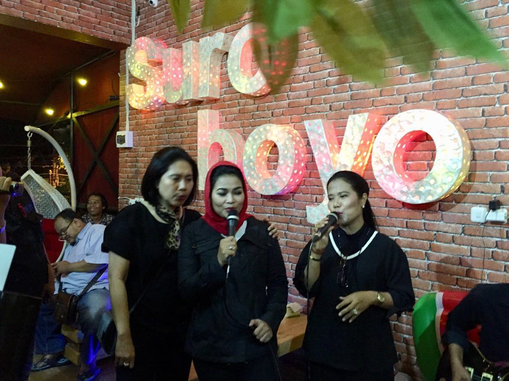 Lantunkan Lagu, Puti Guntur Soekarno Hibur Jurnalis