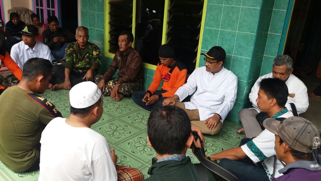 Gus Ipul Takziyah Korban Tewas Banjir di Mojoagung