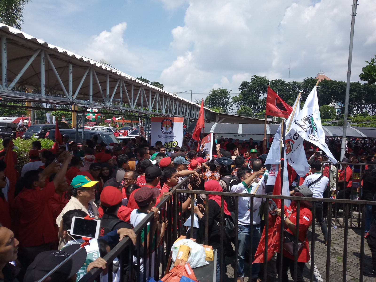 Oknum Relawan Ciderai Deklarasi Kampanye Damai Pilgub Jatim 2018