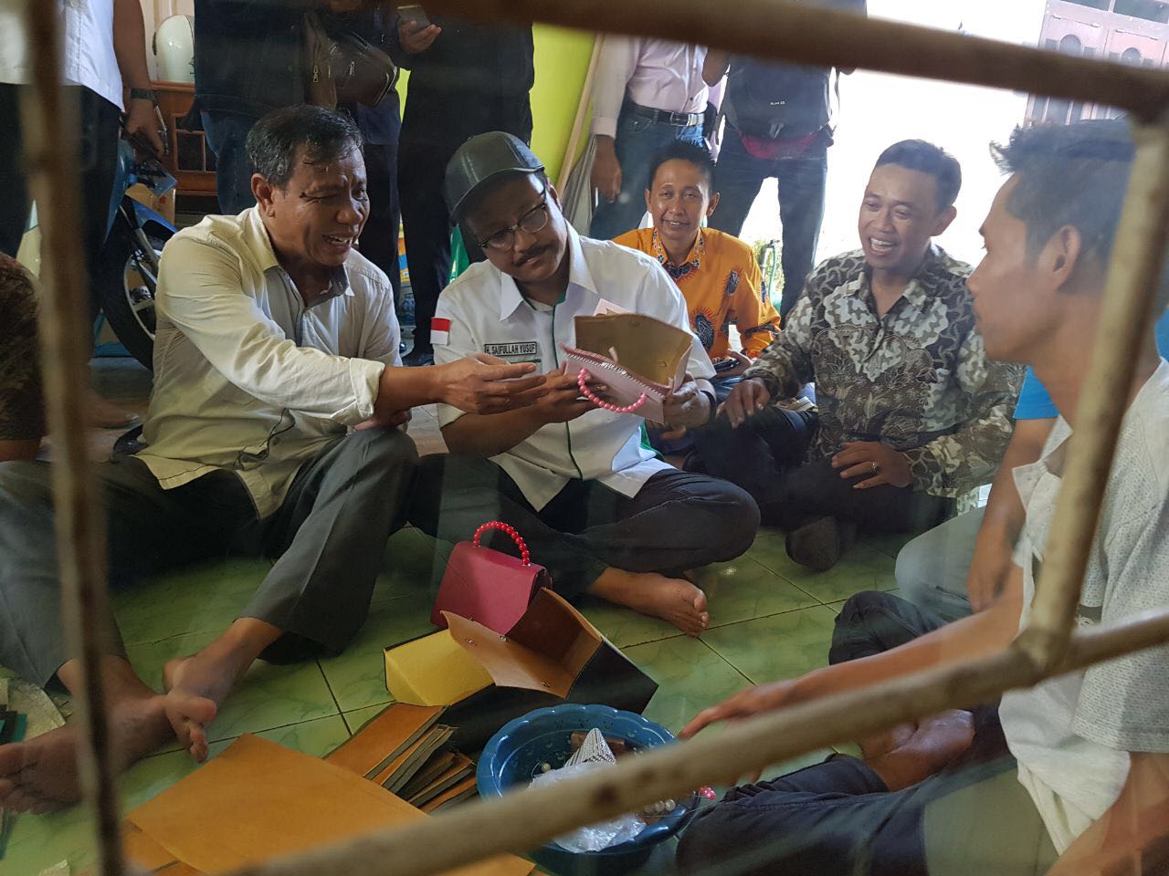 Gus Ipul Akan Perbanyak Modal Usaha Perajin