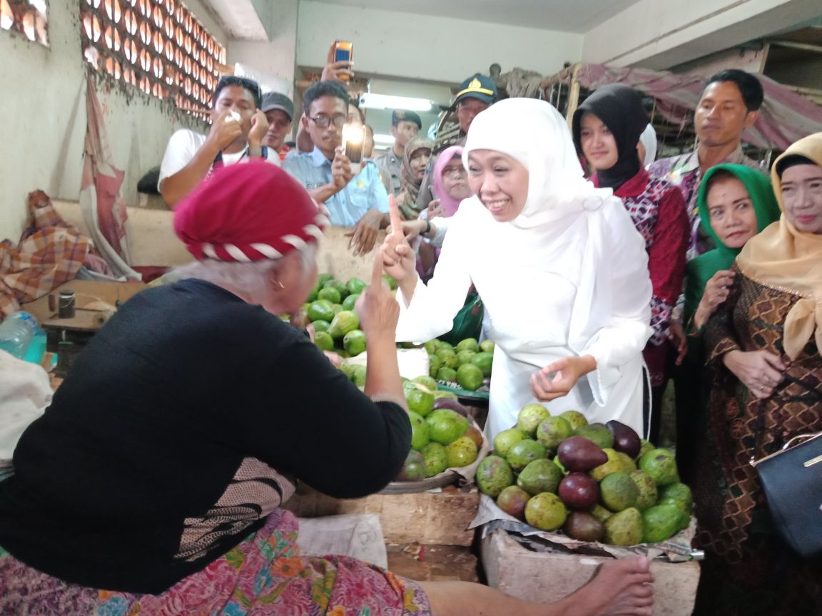 Blusukan di Pasar Tradisional, Khofifah Ingin Wujudkan Bank Pasar