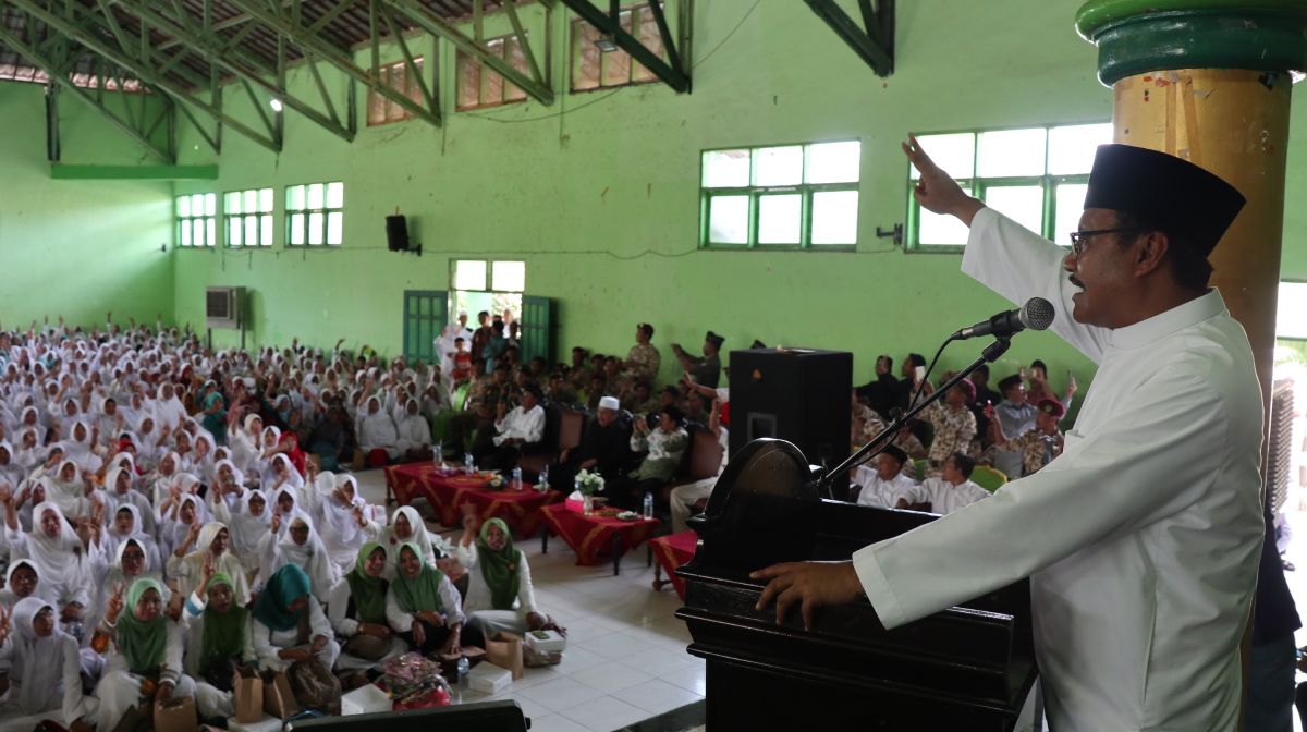 Ribuan Bu Nyai, Muslimat dan Fatayat NU Lamongan Dukung Gus Ipul-Puti