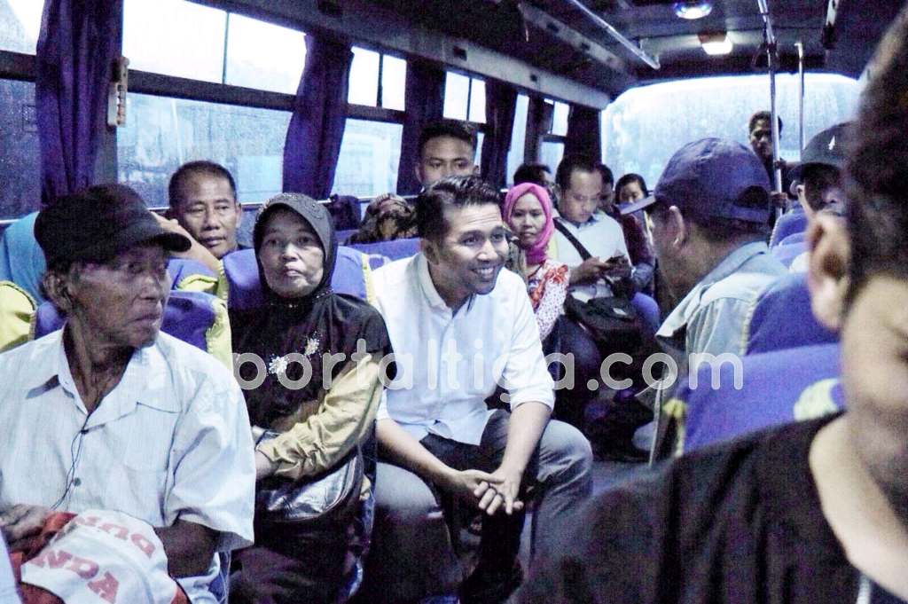 Blusukan di Purabaya, Emil Dicurhati Sopir dan Penumpang