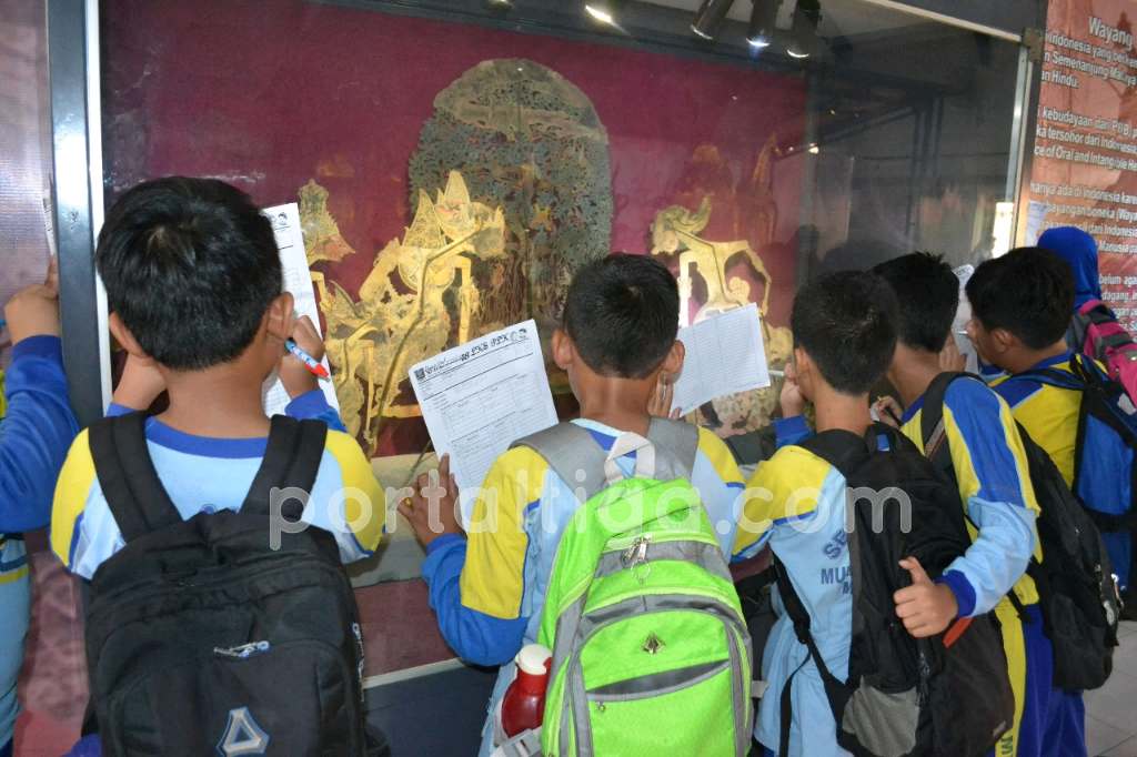 Siswa SDM 18 Surabaya Belajar Sejarah di Museum Mpu Tantular