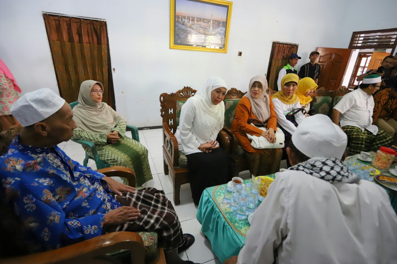 Para Kiai Banyuwangi Ini Berbalik Pilih Khofifah-Emil, Mengapa