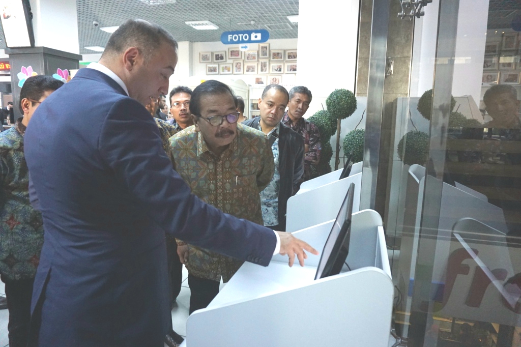 Pakde Karwo Tingkatkan Kerja Sama Ekonomi Jatim dengan Azerbaijan