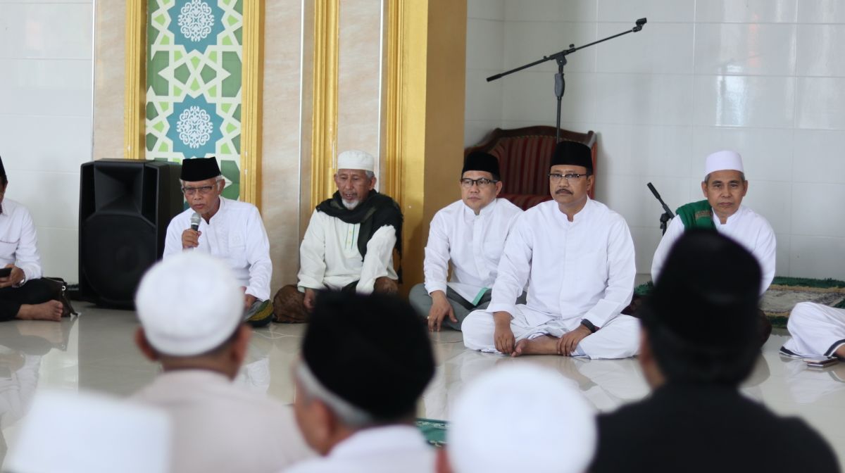 Sebelum Istighotsah, Kiai Sepuh Bacakan Doa Khusus
