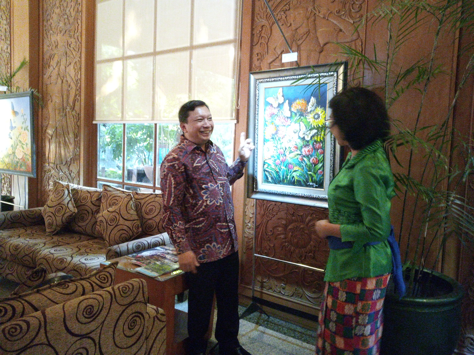 Fandi Utomo Buka Pameran Lukisan Metamorfosis di Hotel Singgasana