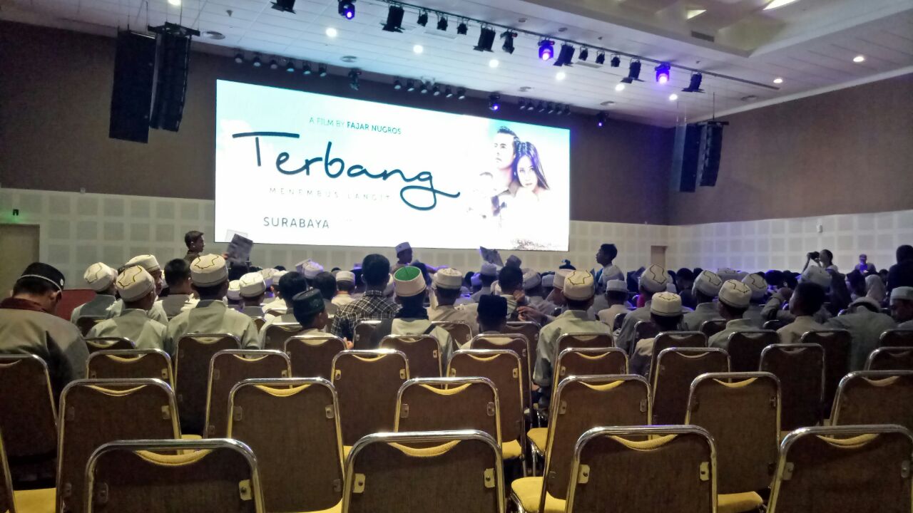 Film Terbang Menembus Langit, Racikan Lengkap Drama Dengan Bumbu Komedi yang Berkisah Tentang Kerja Keras Dan Keberagaman