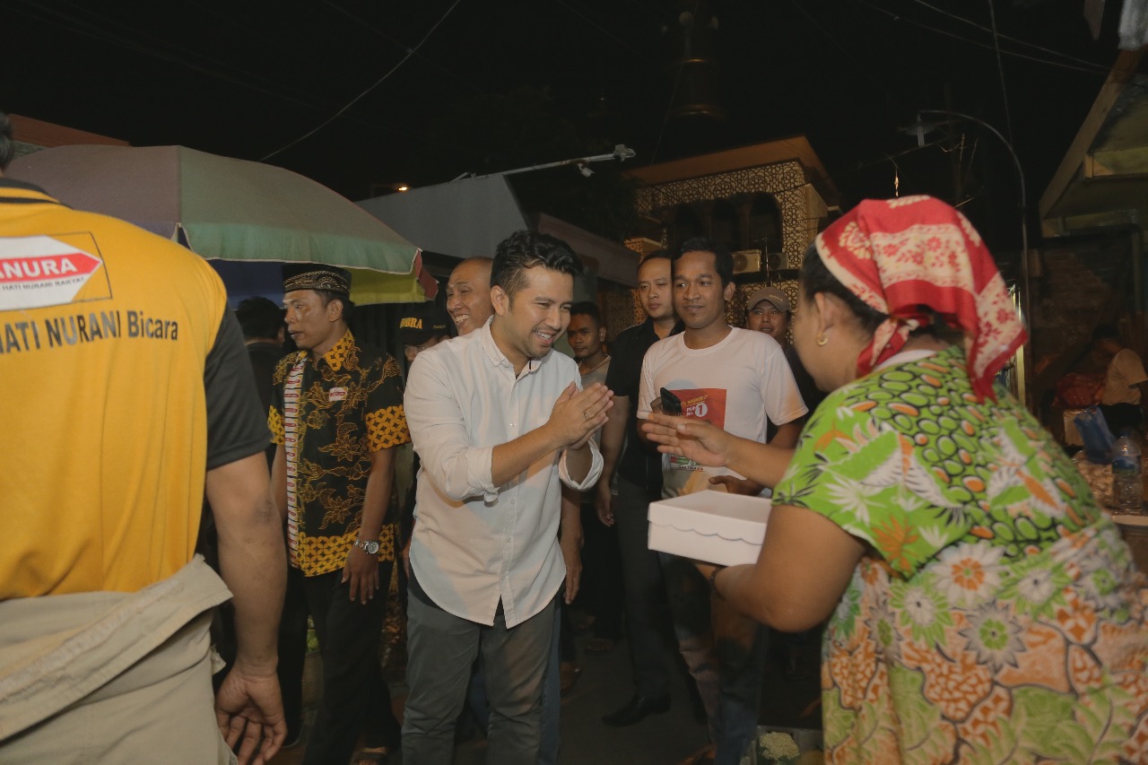 Emil Dardak Sahur Bareng Pedagang Pasar Kedungrejo Waru