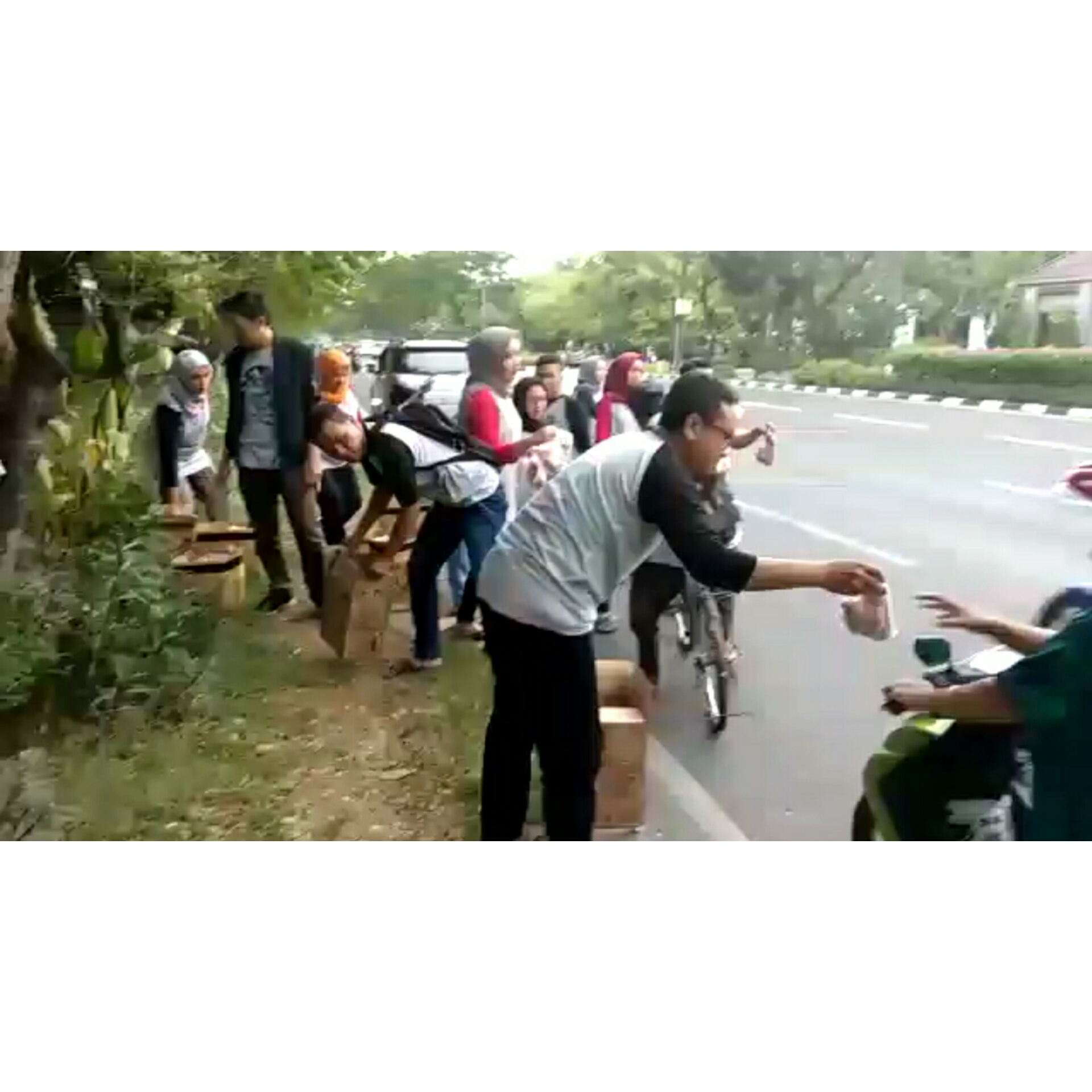 Berbagi Berkah Ala Staff PIH Unair