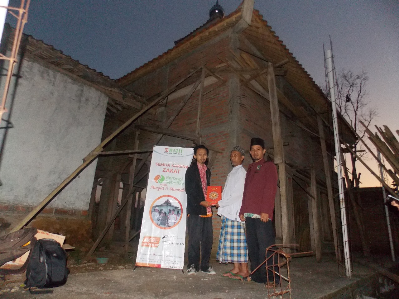 BMH Salurkan Bantuan Pembangunan Dan Sarpras Masjid Di Jombang