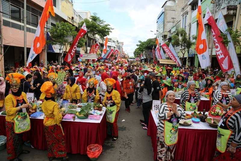 Hari Jadi Surabaya, Festival Rujak Uleg Kembali Digelar Di Kembang Jepun