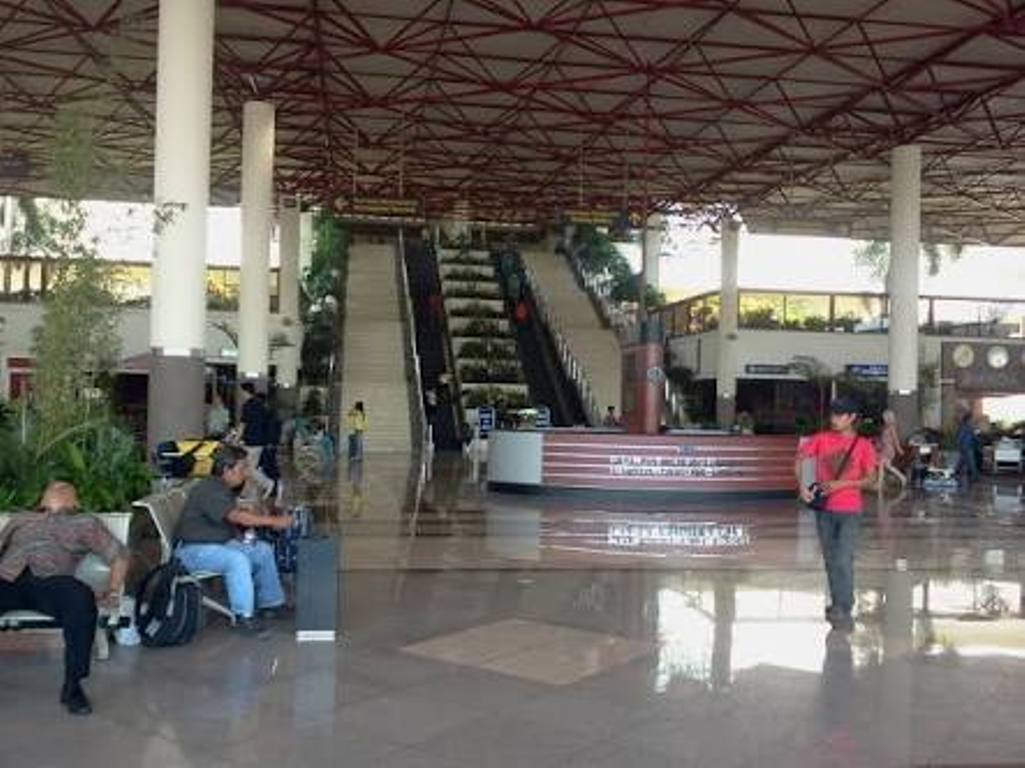 Antisipasi Angkutan Lebaran 2018, Otoritas Bandara Juanda Sterilkan Area Lobi