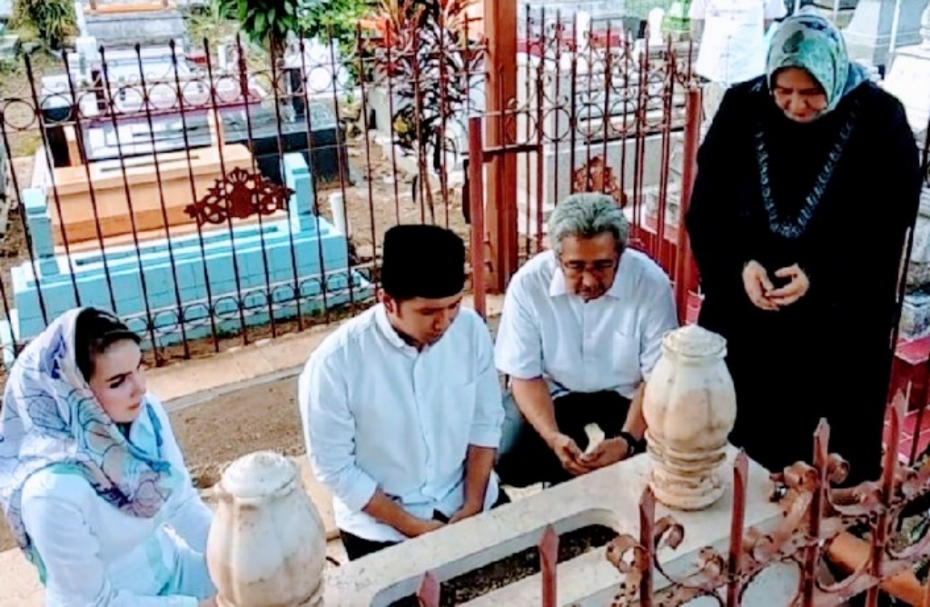 Ini Ritual Emil Dardak Sebelum Nyoblos