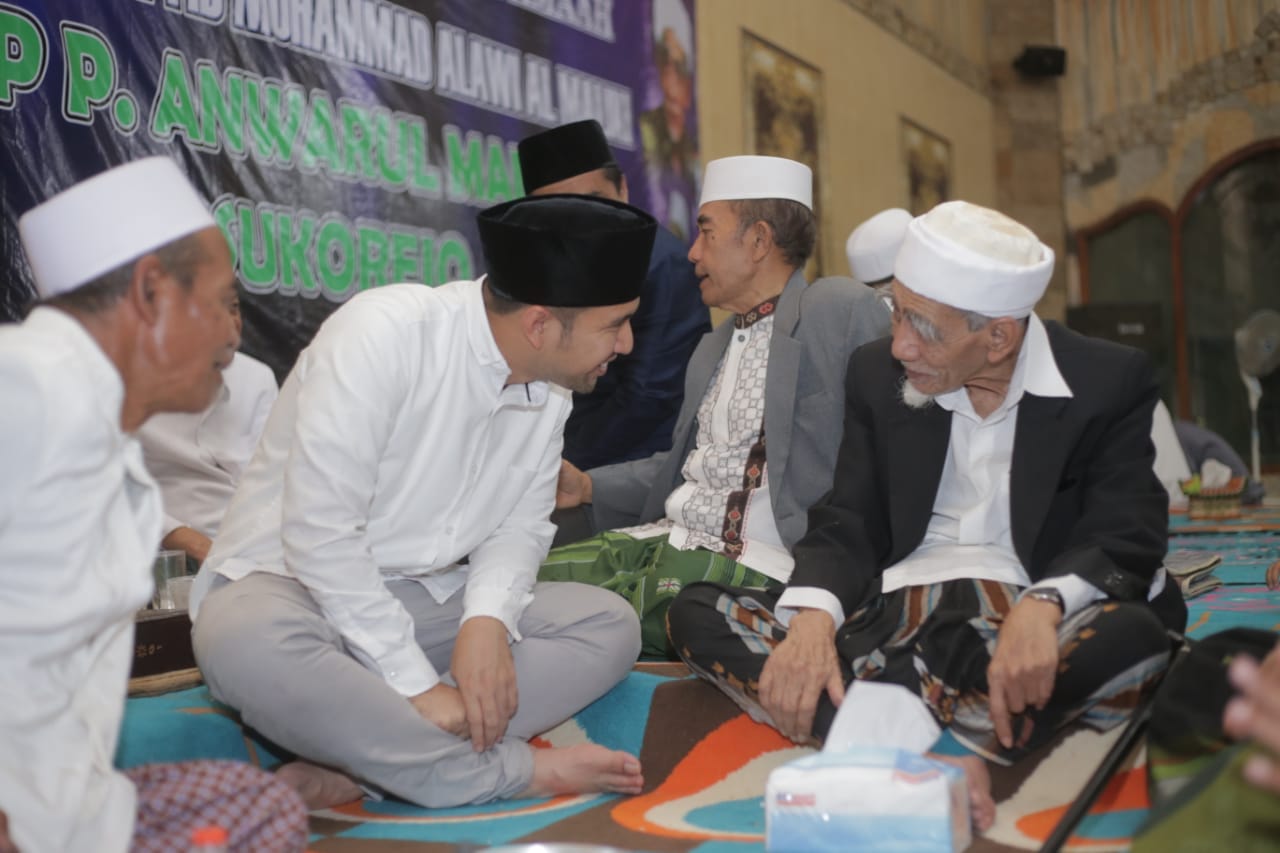 Emil Dardak dan KH Maimun Zubair Hadiri Haul Sayyid Alawi Al-Maliki di Pasuruan