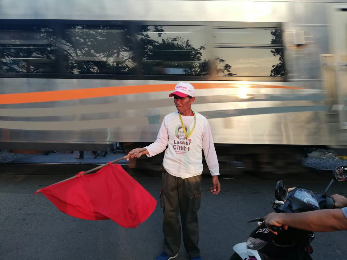 Mudik Lebaran, PKB Surabaya Terjunkan Laskar Cinta Jaga Palang Pintu KA