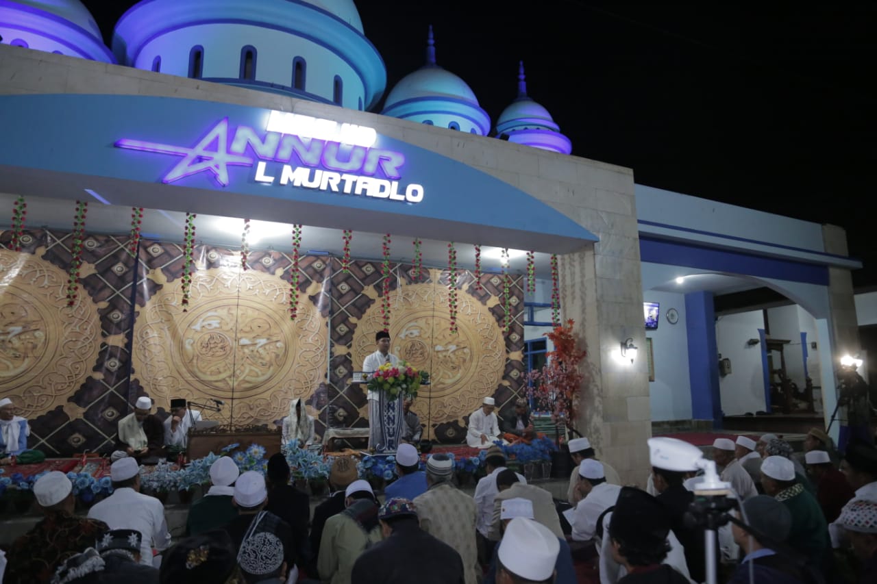 Hadiri Pasar Sejuta Waqiah, Emil Dardak Disebut Pemimpin Santun dan Cerdas