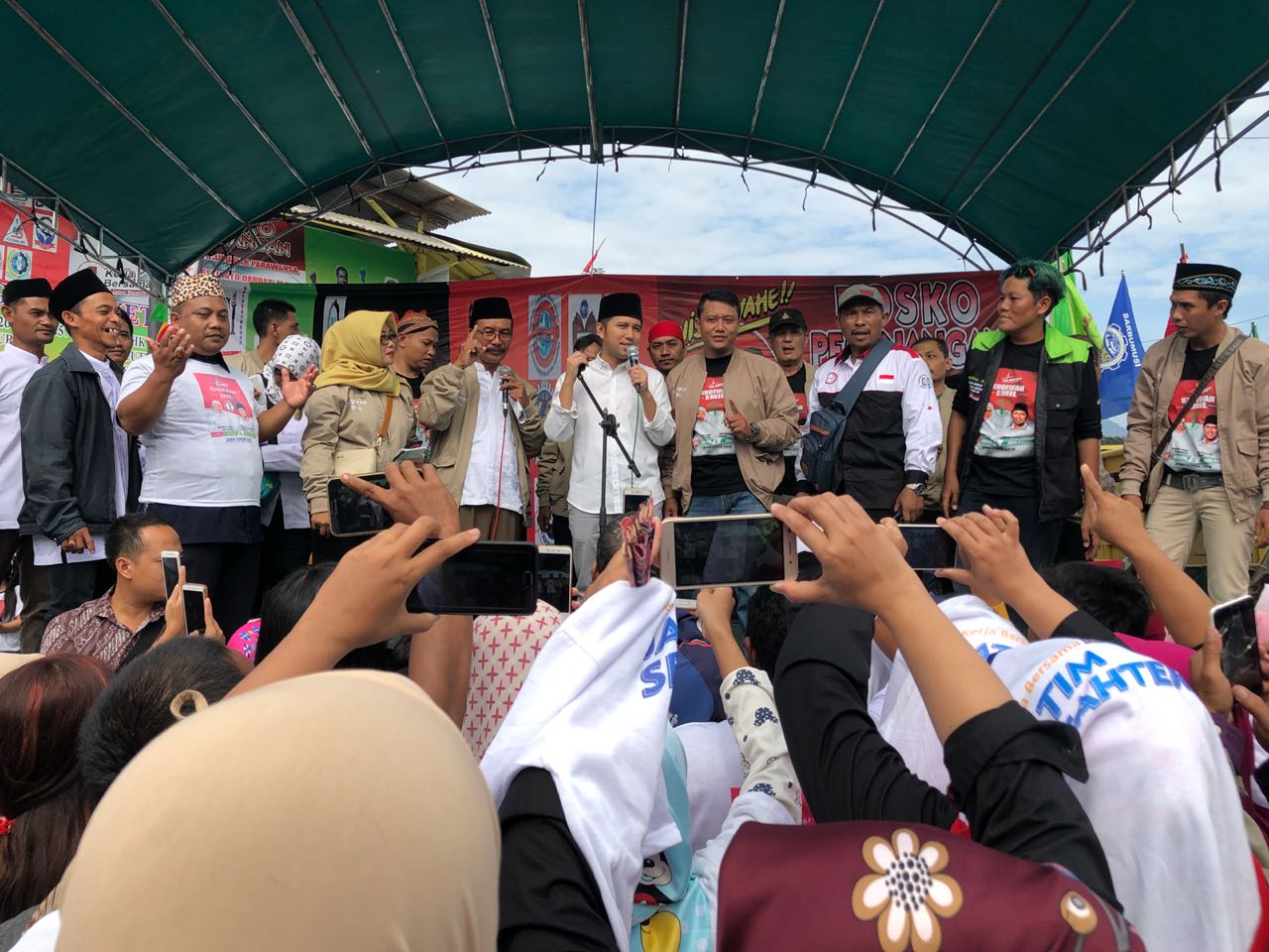 Konvoi Ribuan Buruh Kawal Emil Dardak Menuju Lokasi Kampanye Akbar