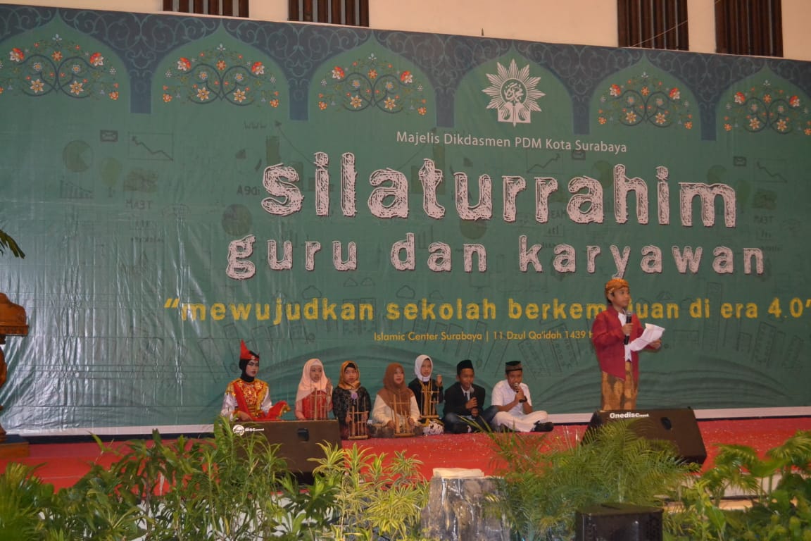 SDM 18 Tampilkan Druknong dalam Silaturrahim Guru dan Karyawan Muhammadiyah se-Surabaya