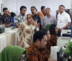 Dispendukcapil Kota Surabaya Berikan Pelayanan e-KTP Siap Cetak One Day Service
