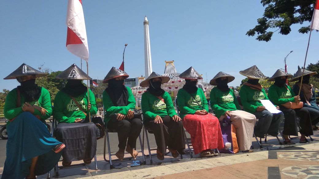 Tuntut Kejelasan Pencemaran Limbah, Green Woman Gelar Aksi Duduk Hingga 2 Hari