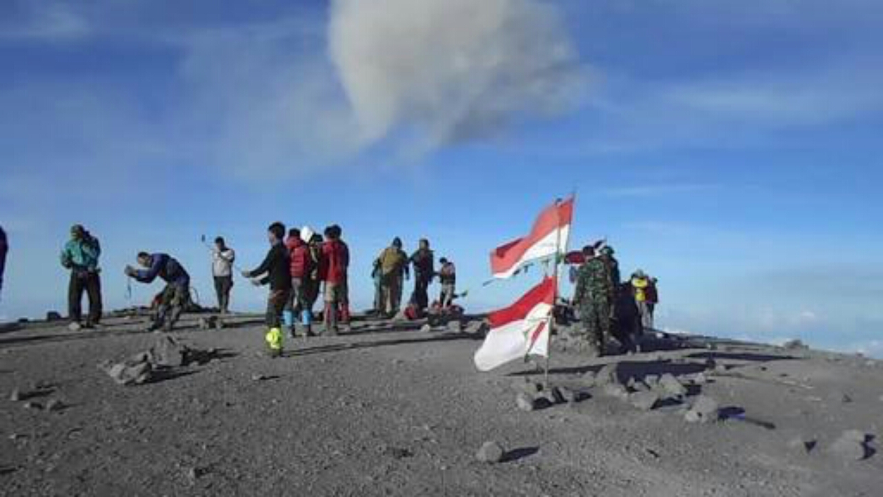 Pendaki Yang Ingin Upacara Di Puncak Semeru Pasti Gagal Karena Alasan Ini