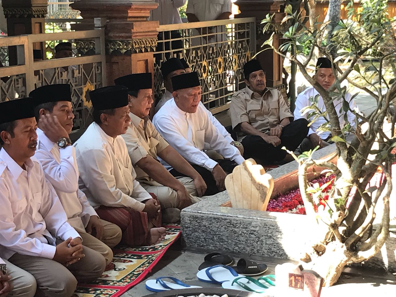 Prabowo Subianto Berziarah dan Bersilaturrahmi Dengan Para Pendiri NU di Jawa Timur