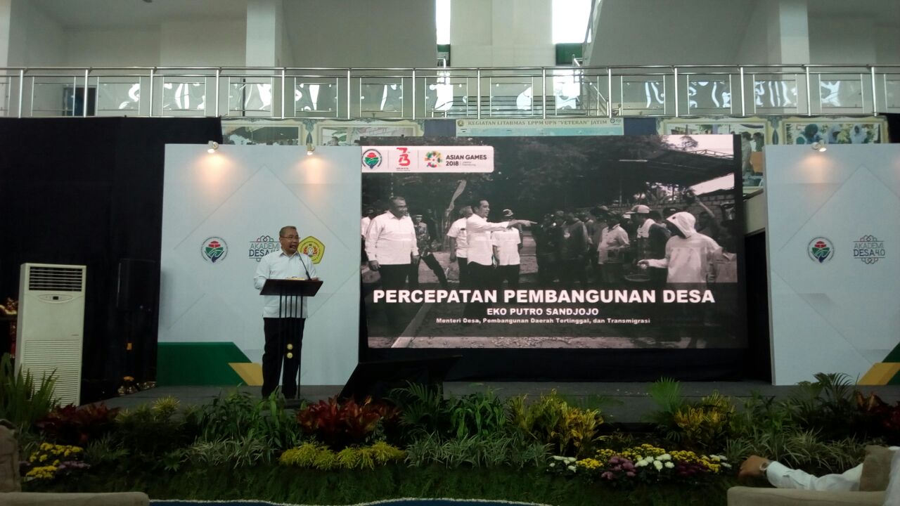 Menteri Desa Hadiri Prosesi Wisuda Akademi Desa Di UPN Veteran
