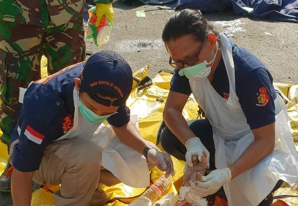 Mahasiswa Forensik Unair Bantu Tim DVI Lakukan Identifikasi Jenazah Korban Gempa Tsunami Palu-Donggala