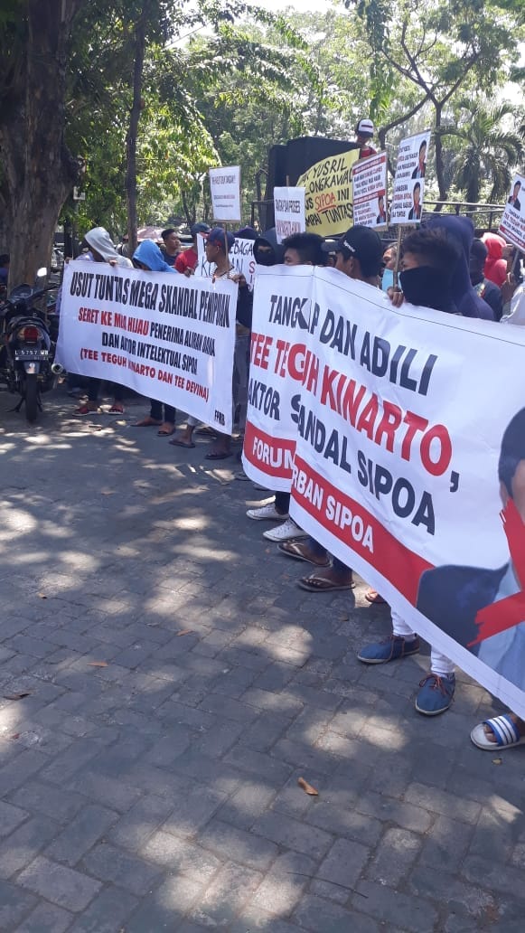 Unjuk Rasa di PN Surabaya, Ini Tuntutan Korban Sipoa