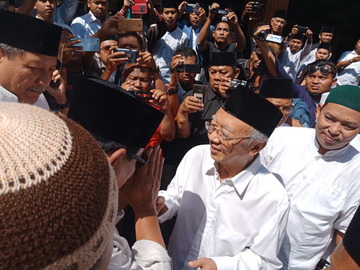 Gus Sholah Sambut Kedatangan Prabowo-Sandi di Ponpes Tebuireng