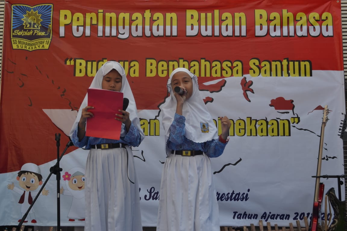 Peringati Sumpah Pemuda dan Bulan Bahasa 2018, Dua Siswa SDM 18 Surabaya Baca Puisi Berbahasa Indonesia dan Madura