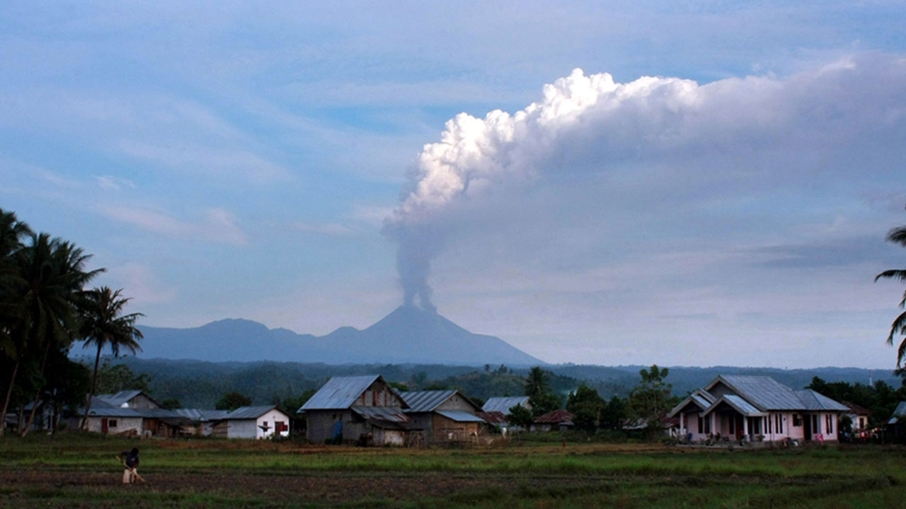 Gunung Soputan Meletus, Bupati Minsel Imbau Warga Hindari Aliran Sungai Dan Pakai Masker