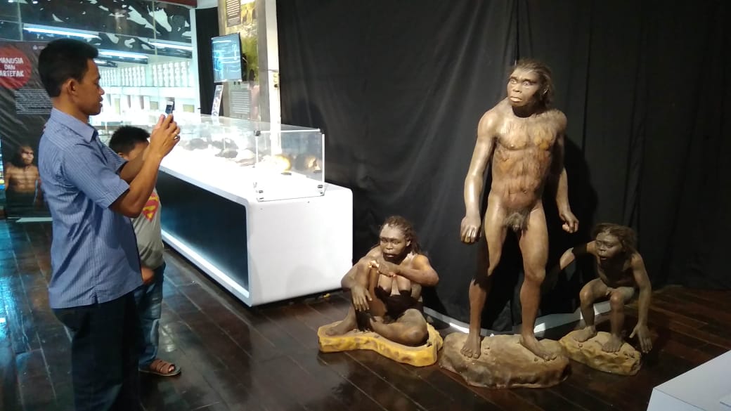Ada Manusia Purba di House Of Sampoerna