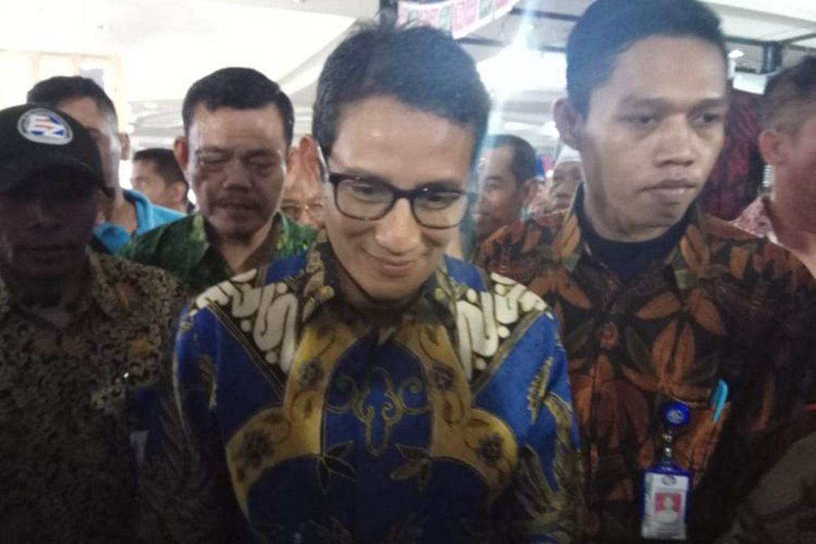 Soal industri Batik Di Hari Batik Nasional, Sandiaga: Kita Harus Dorong Dan Harus Bangga