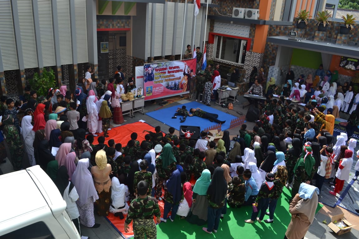 SDM 18 Surabaya Gelar Aksi Drama Pertempuran Surabaya 10 November