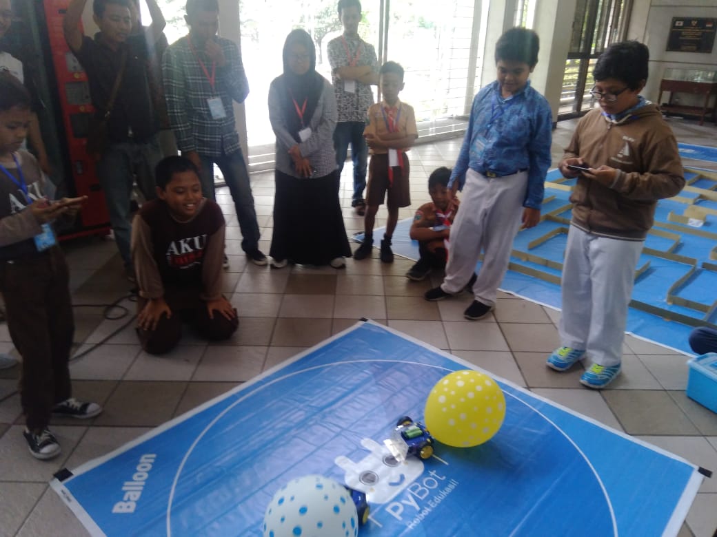 SD Muhammadiyah 18 Surabaya Raih Juara I Kompetisi Robot