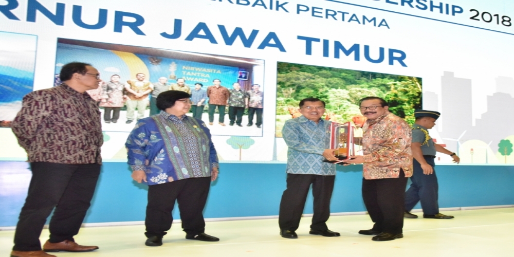 Gubernur Jatim Soekarwo Raih Nirwasita Tantra 2018