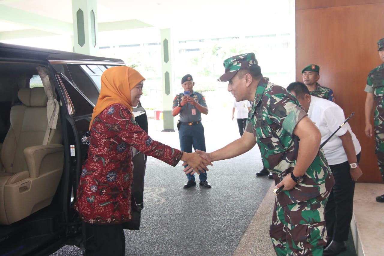 Kunjungi Pangdam V Brawijaya, Khofifah Ingin Lanjutkan Rumah Tinggal Layak Huni