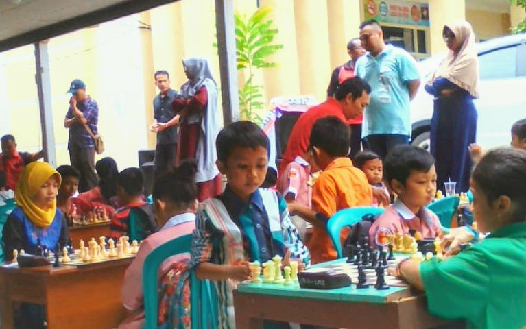 Ratusan Peserta Bersaing di Turnamen Catur Piala Camat Benjeng I