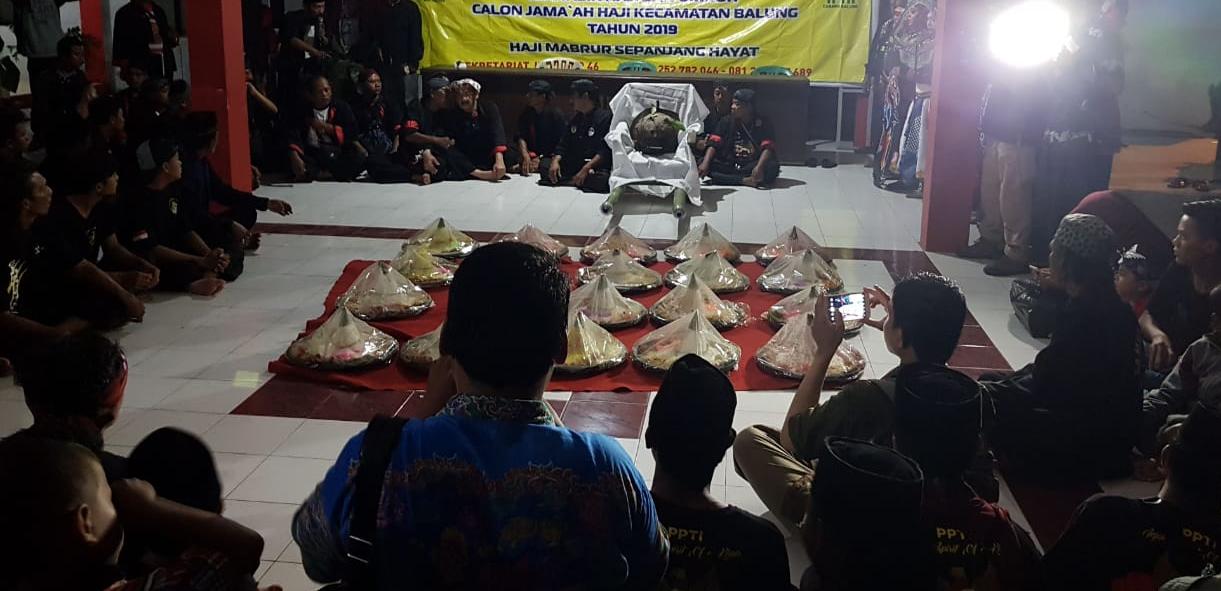 Pusaka Reog Asli Ponorogo Ditampilkan dalam Kirab Pusaka di Jember