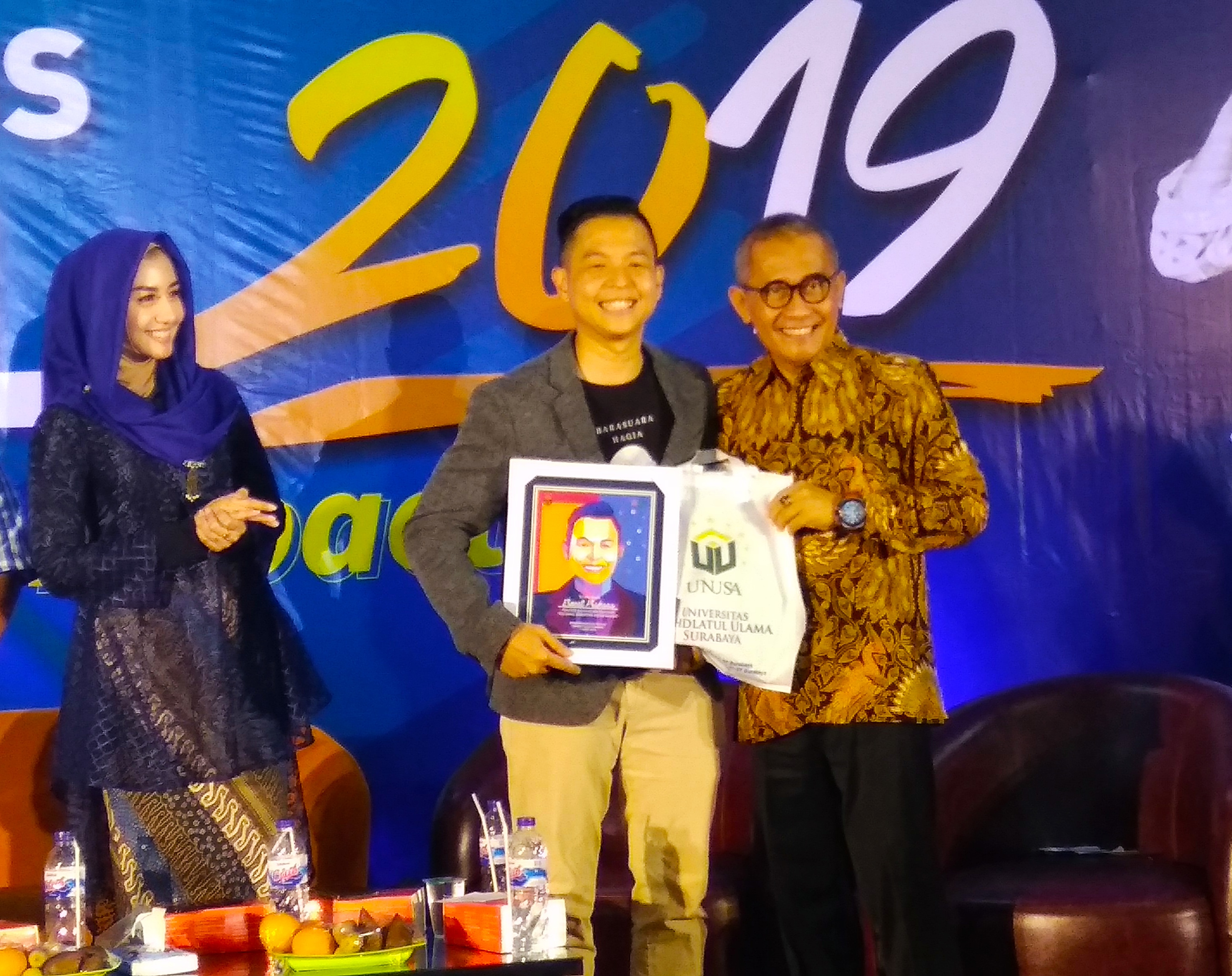 Tips Dari Ernest Prakasa Untuk Generasi Milenial, Tulislah Galaumu
