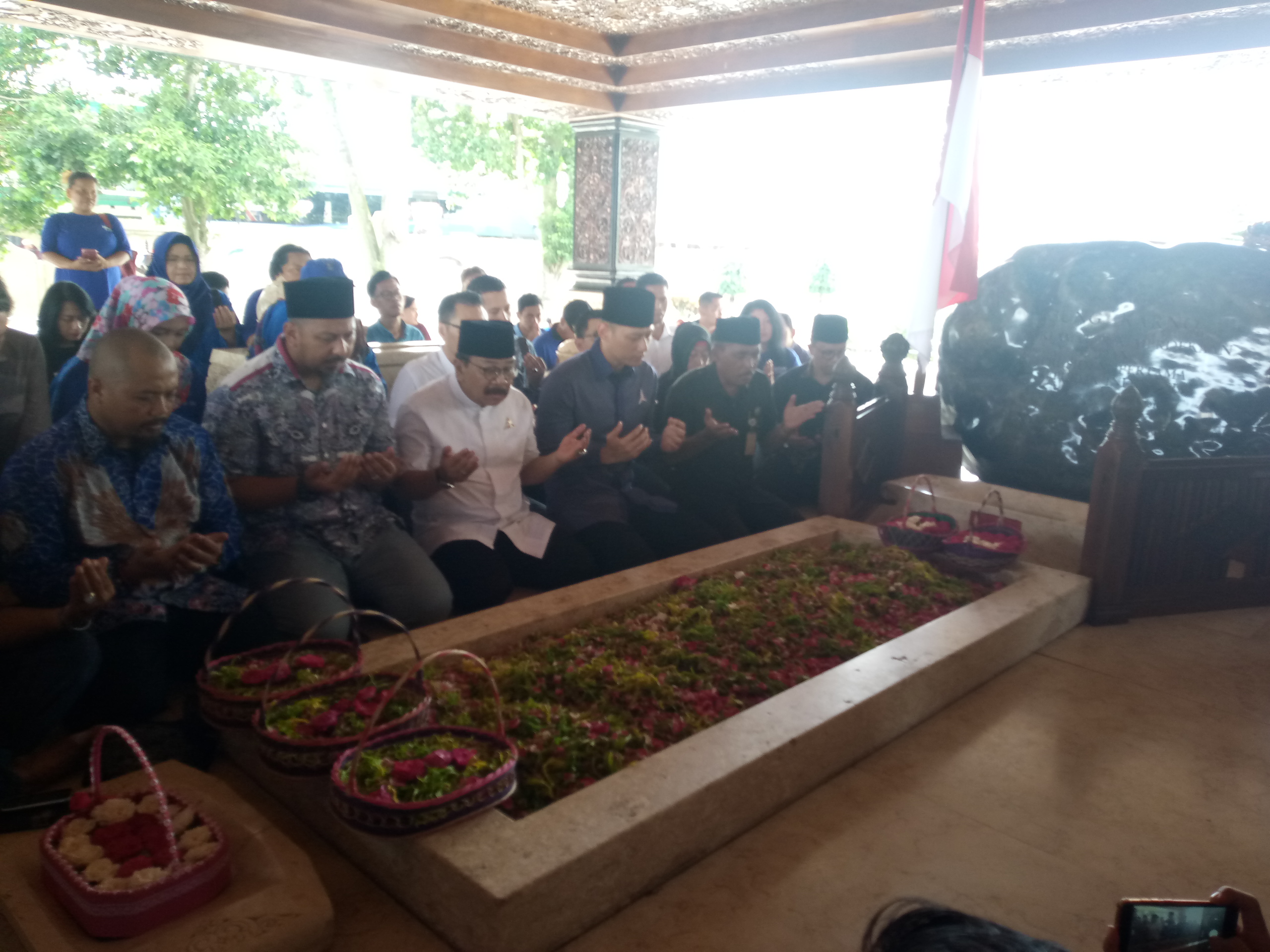 Ziarah Makam di Blitar, AHY Ingatkan Tentang Wasiat Bung Karno
