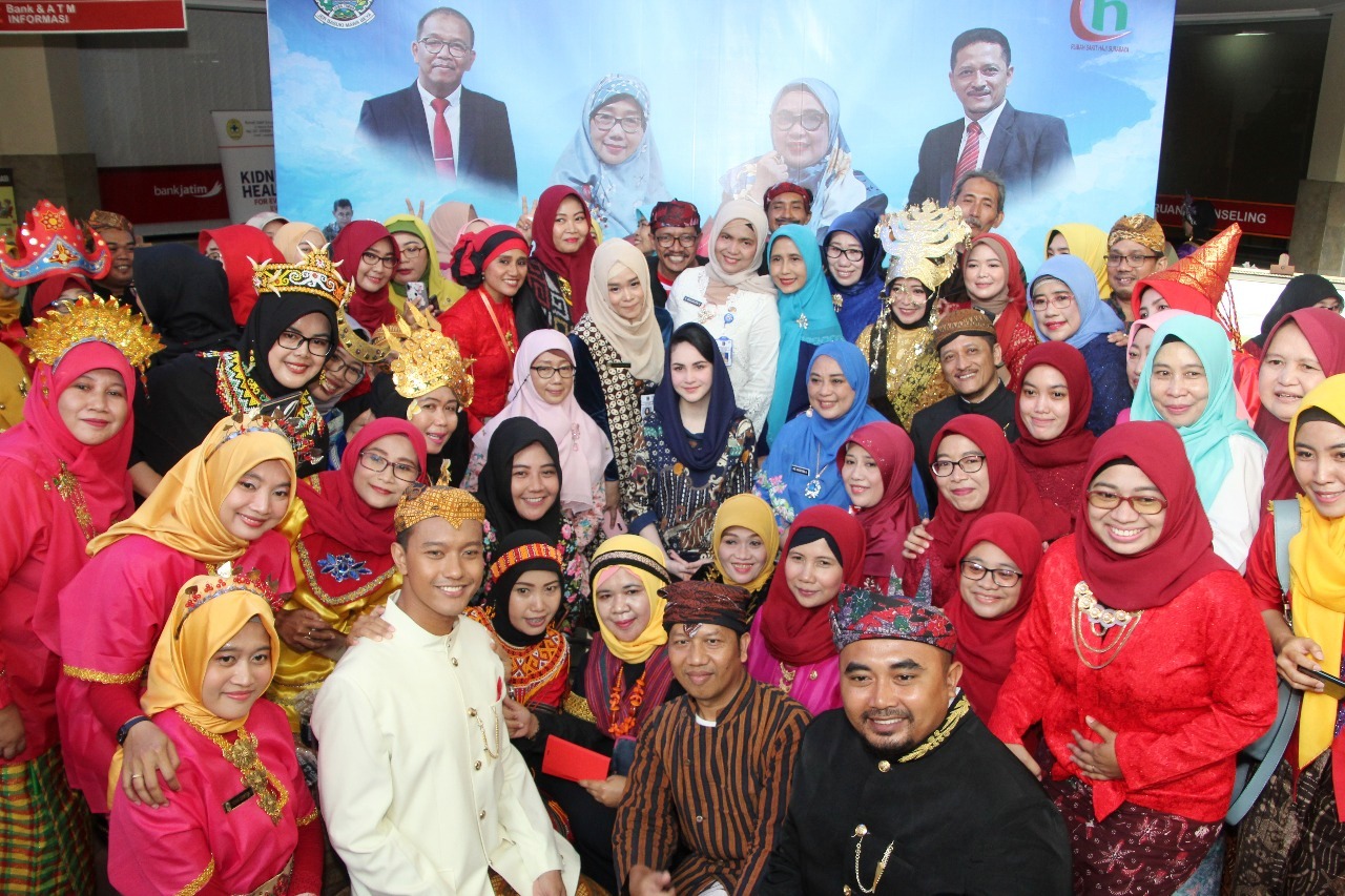Arumi Bachsin Peringati Hari Kartini Di RS Haji Surabaya