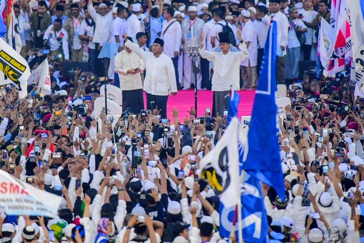Ribuan Pendukung Prabowo - Sandi Gemparkan Gelora Bung Karno